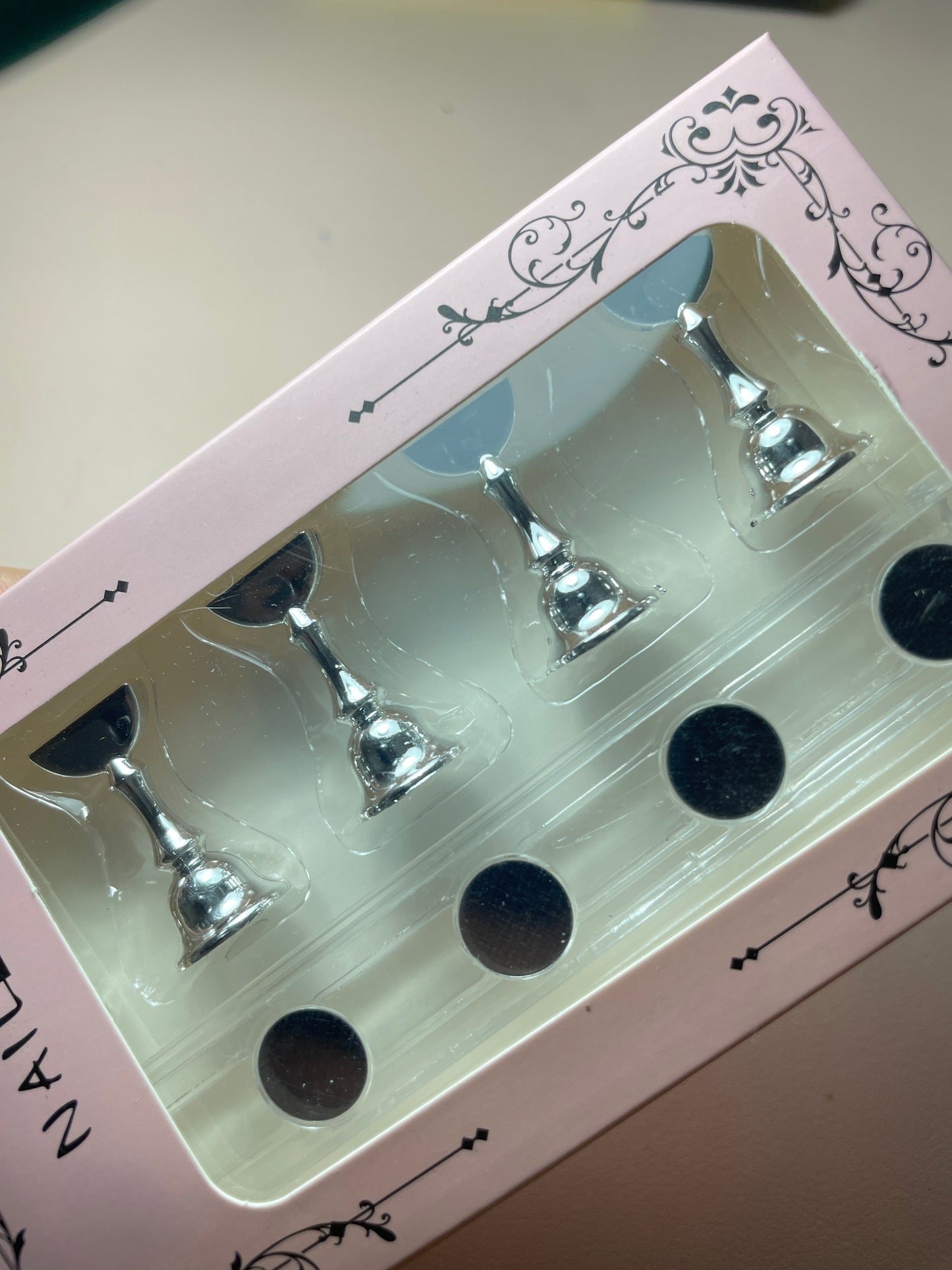 Support press on nails