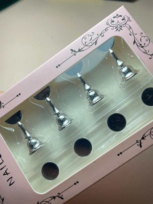 Support press on nails