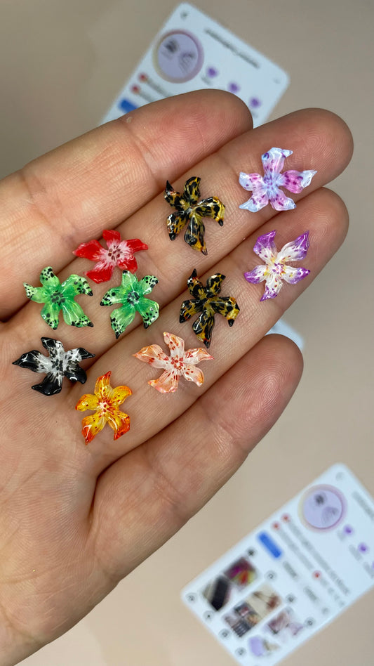 Fleurs en acrylique 10 pcs mixtes