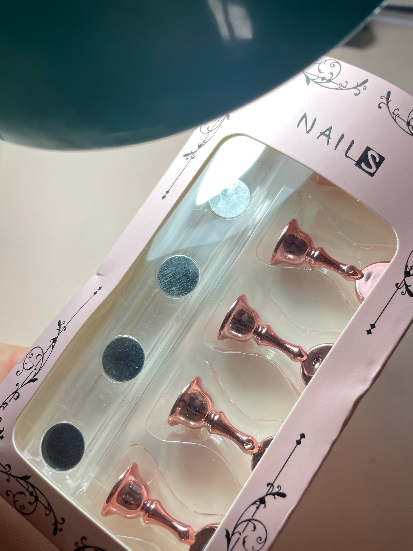 Support press on nails