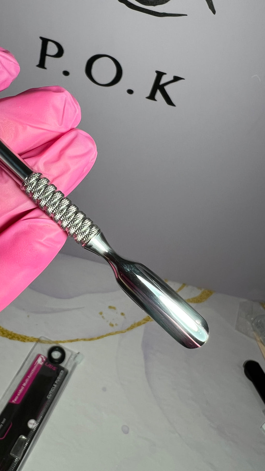 Pousse cuticules la marque LRIS stainless steel haute qualité